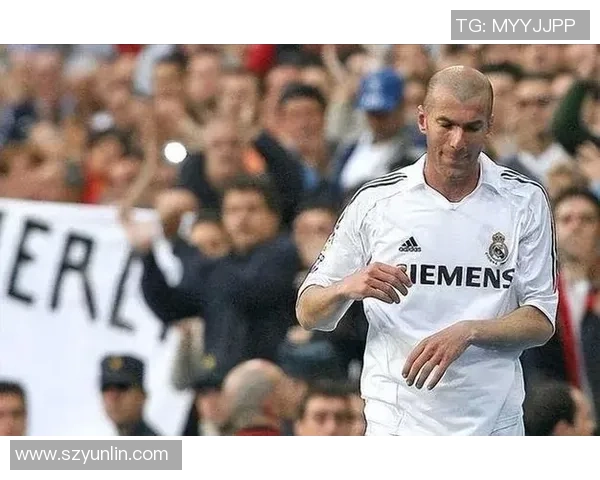 皇马颜值最高球星风采揭秘：魅力与实力兼具的足球天王